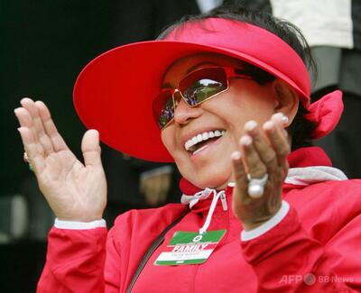 ウッズ、「最大のファン」である母の死を発表