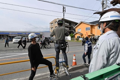 富士山コンビニに「目隠し」設置開始 富士河口湖町