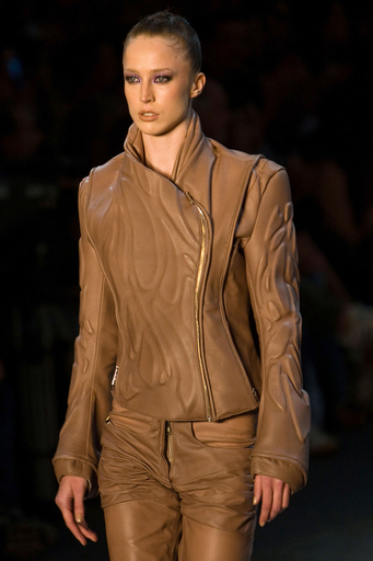 ＜09/10年秋冬サンパウロ・コレクション＞アニメイル、トゥフィ・デュエキら新作を発表