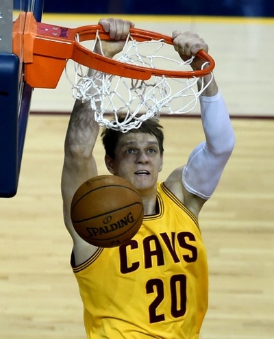 モズコフがキャブス残留へ、チームがオプション行使