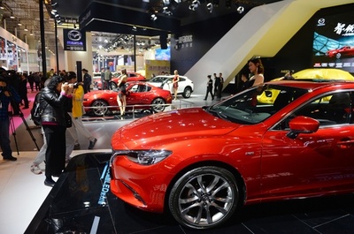 中国政府、自動車輸入関税引き下げ 7月から