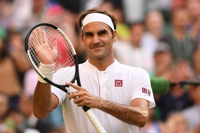 連覇狙うフェデラー、危なげなく4回戦進出 ウィンブルドン