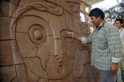 19世紀南米航海を壁画で再現