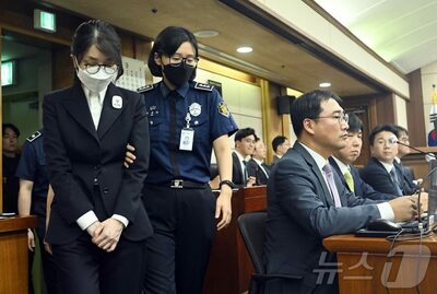 韓国・前ファーストレディーのシャネルバッグ・ダイヤネックレス、法廷で初めて公開…裁判長「使用の痕跡ある」