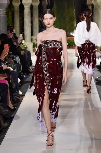 「オスカー・デ・ラ・レンタ」19/20年秋冬