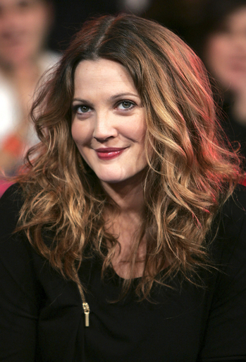 ドリュー・バリモアがMTVの「TRL」に登場 - 米国