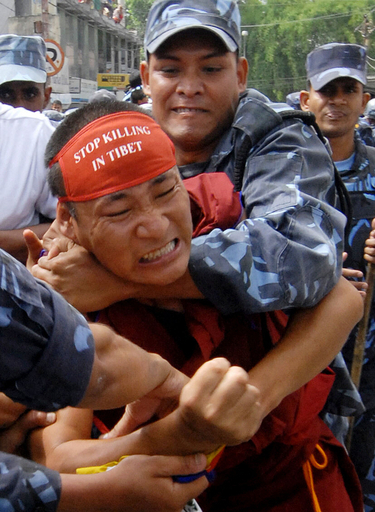 ネパールでチベット人ら抗議デモ、250人拘束