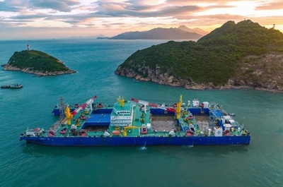 深セン市と中山市を結ぶ超大型通路、海中標準パイプが設置完了 中国・広東省