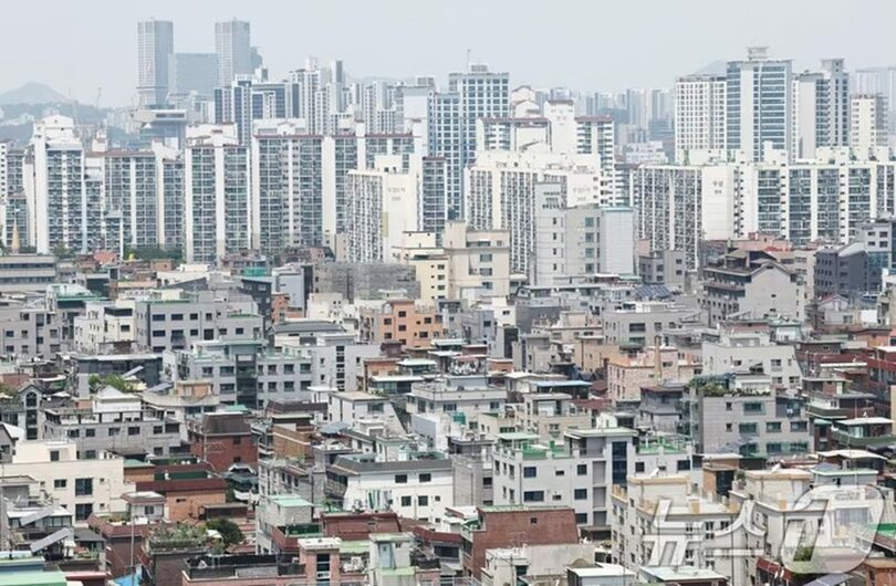 ソウル市内のマンションと低層住宅(c)news1