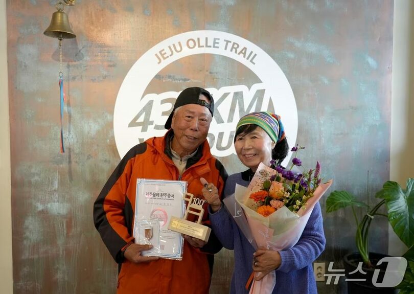 ハン・チャンスさん（左）＝済州オルレ提供(c)news1