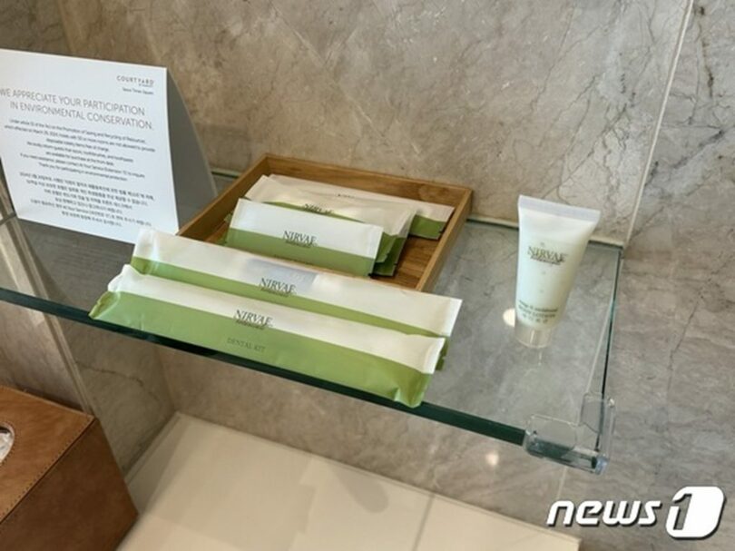 コートヤード・マリオット・ソウルタイムズスクエアの客室に備え付けられていたアメニティセット(c)news1