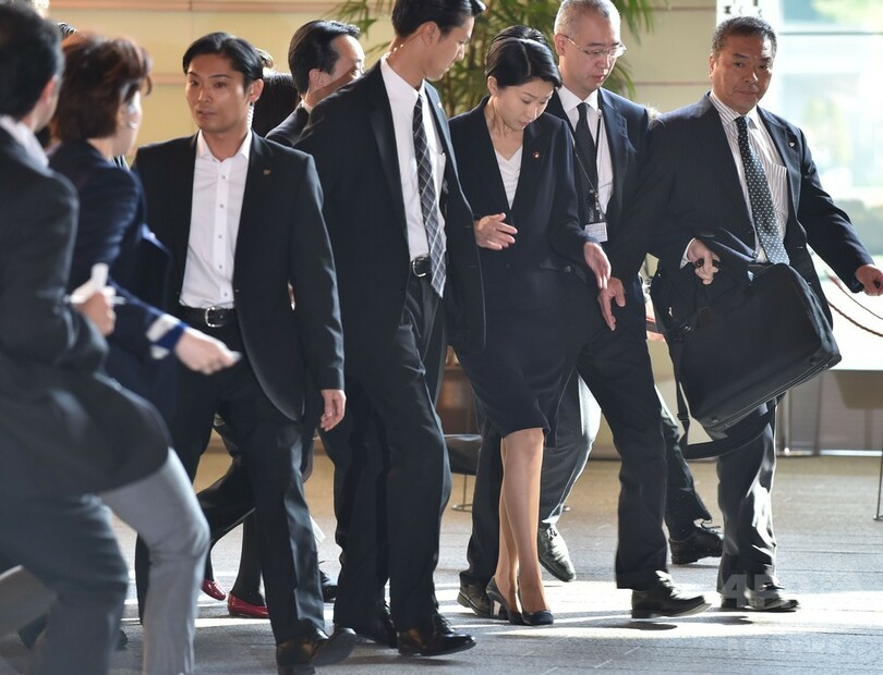 小渕経産相が辞任、「何ひとつ貢献できなかった」