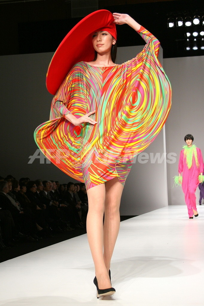 ピエール カルダン ブランド創立60周年を記念しファッションショー開催 写真123枚 国際ニュース Afpbb News