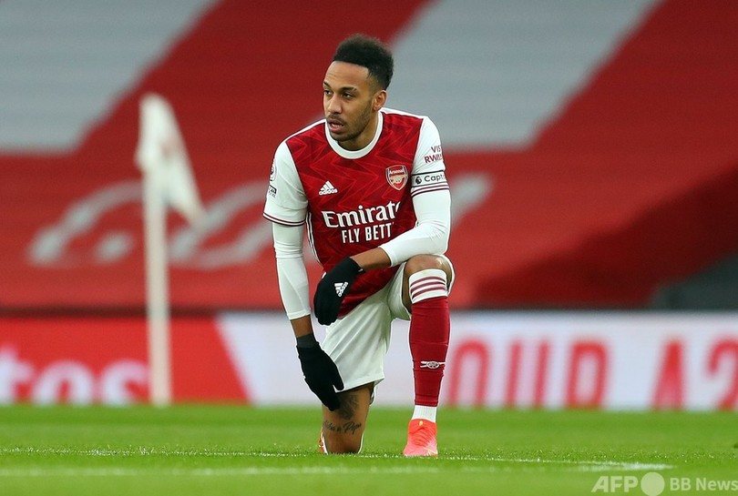 オーバメヤンがコロナ対策違反か タトゥーを彫った映像流出 写真1枚 国際ニュース Afpbb News オーバメヤンがコロナ対策違反か タトゥーを彫った映像流出 写真1枚 国際ニュース Afpbb News