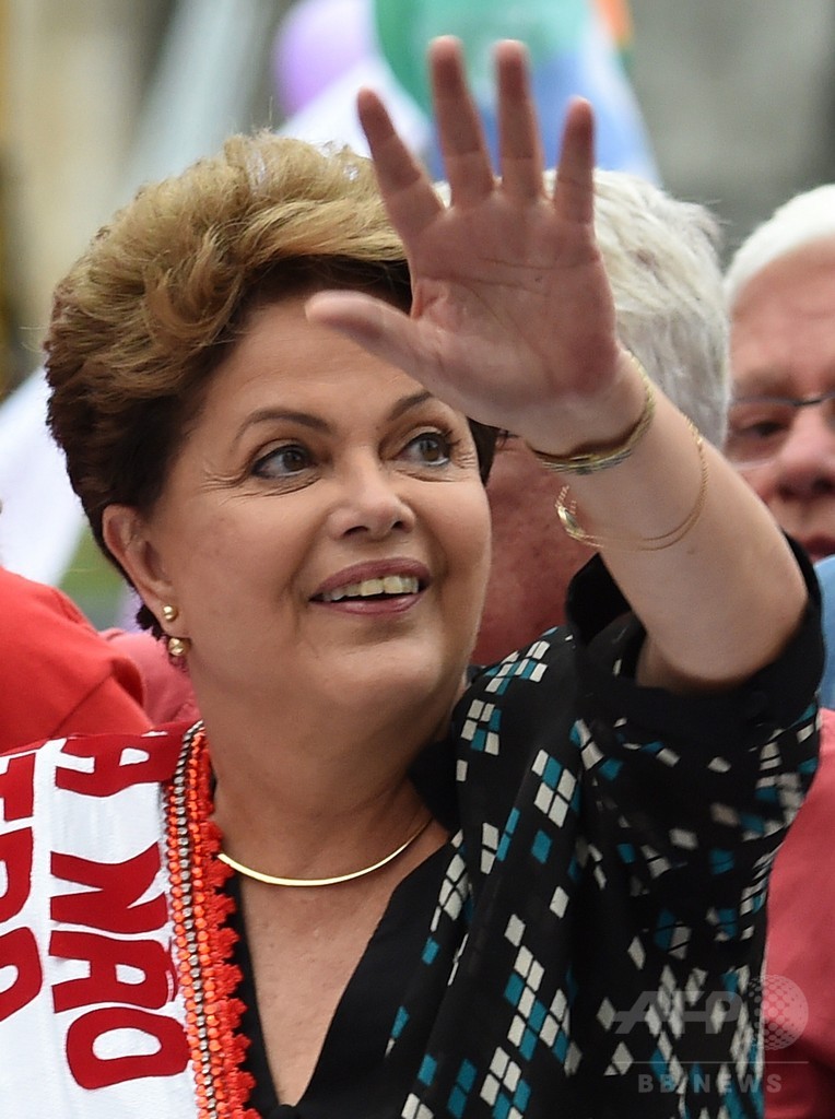 ブラジル大統領選、ルセフ氏が再選 接戦の決選投票制す