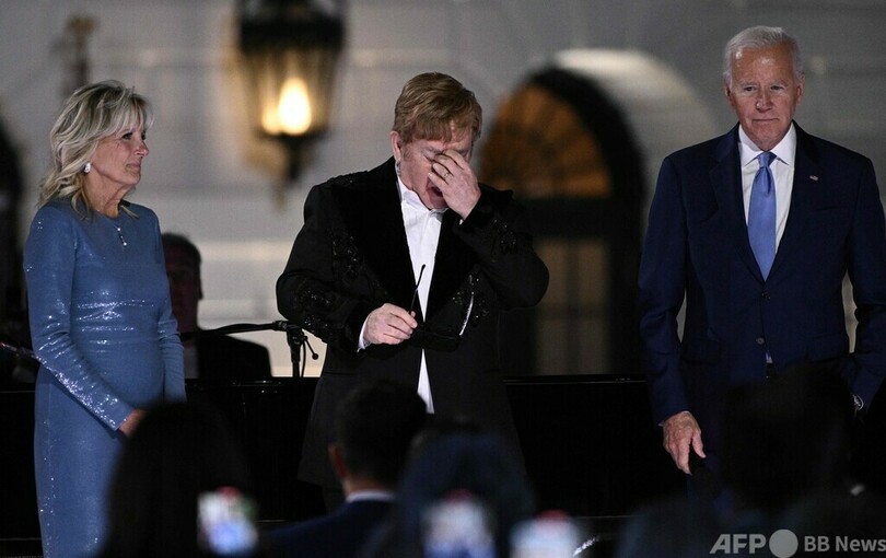 エルトン・ジョンさん、ホワイトハウスで歌 バイデン氏が招待