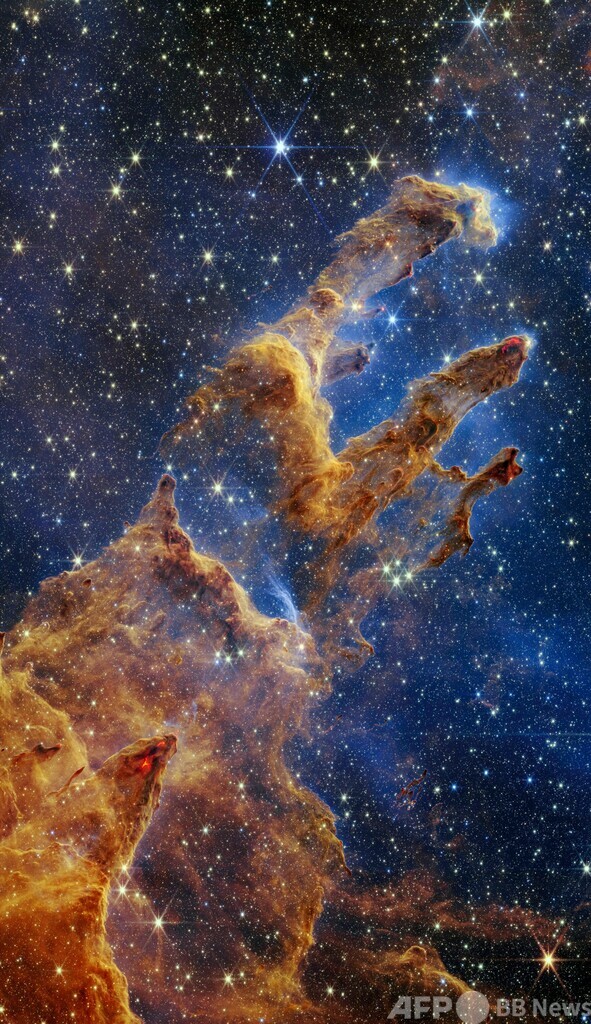 壮麗な「創造の柱」 ウェッブ宇宙望遠鏡が撮影