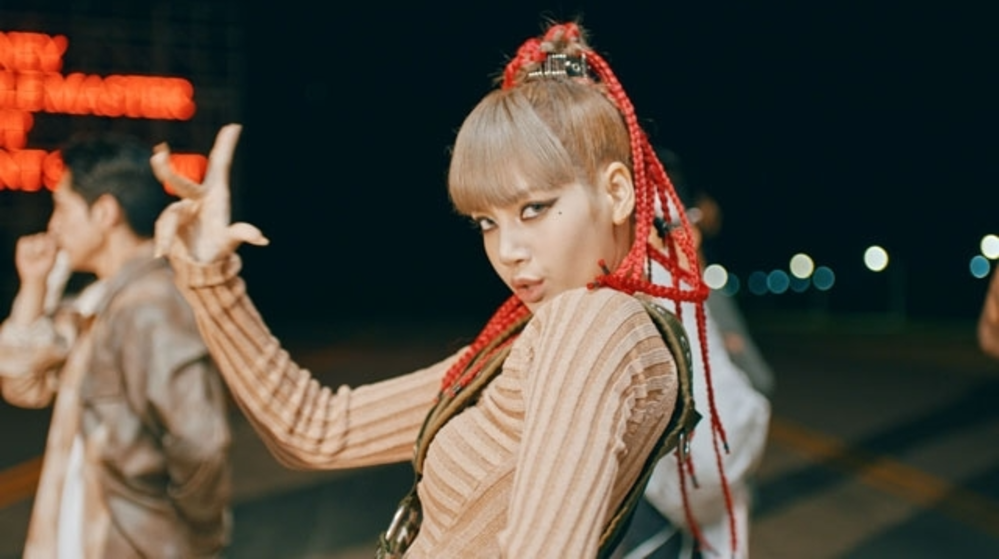 BLACK PINK リサ、「LALISA」ゴールドエディションを発売