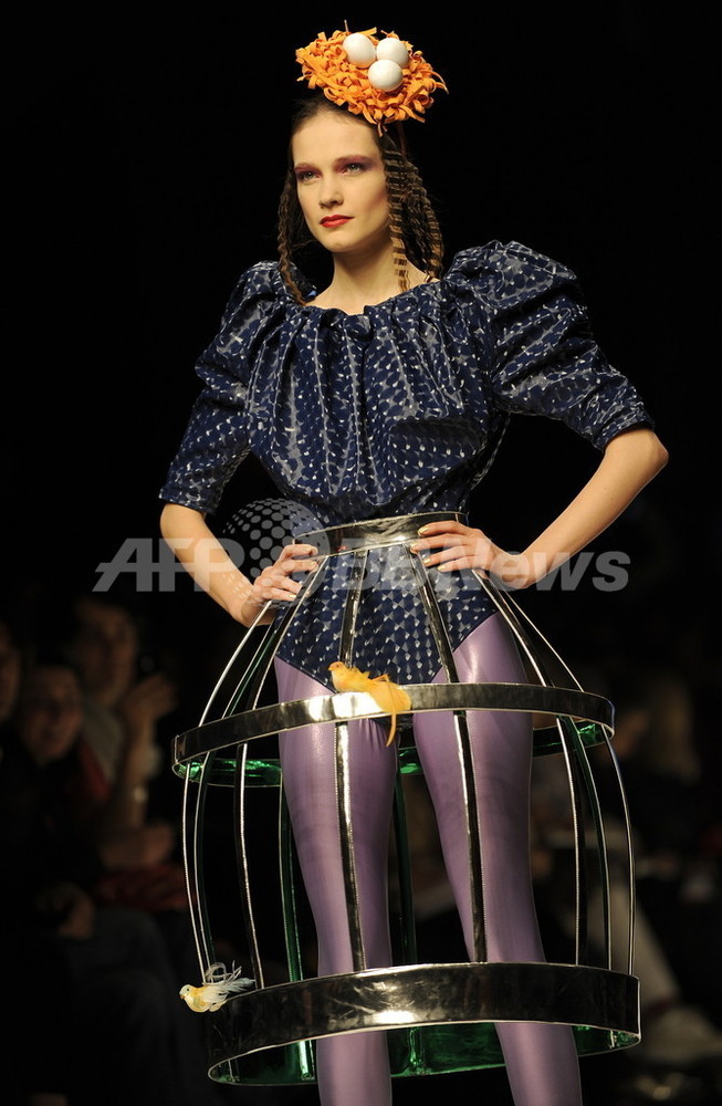 ＜09/10年秋冬ミラノ・コレクション＞アガタ・ルイス・デ・ラ・プラダ、新作を発表 写真17枚 国際ニュース：AFPBB News