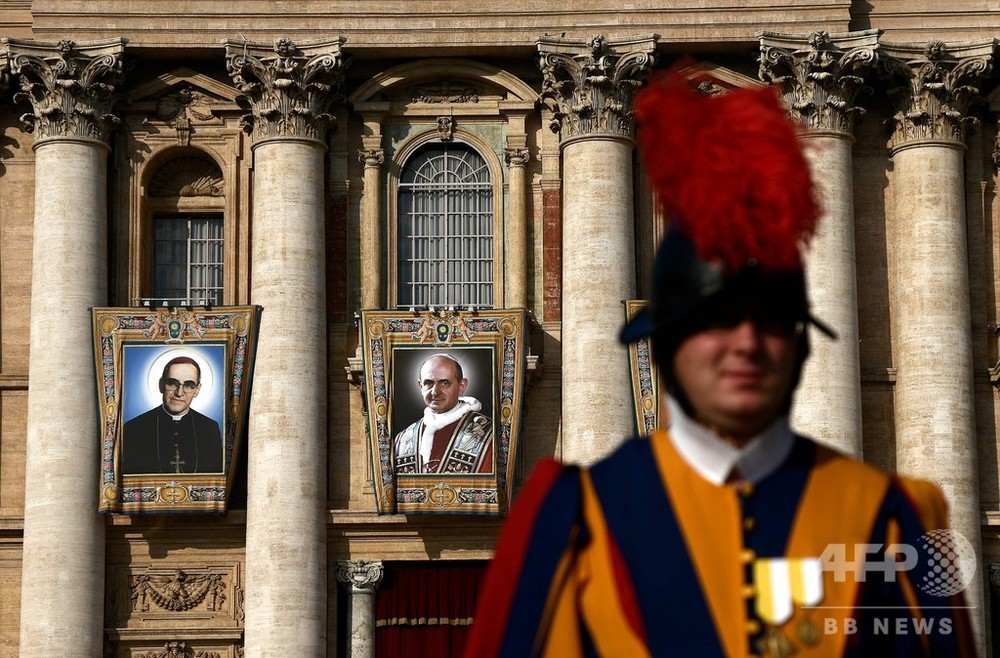 バチカンで列聖式、パウロ6世と中米で暗殺された大司教が聖人に 写真7