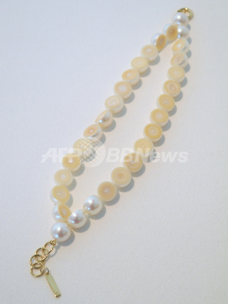 ロンドンの気鋭デザイナーを起用、TASAKI新ブランド「メラニー・ジョージャコプロス タサキ」