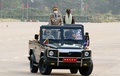 ミャンマーの首都ネピドーで行われた軍の記念式典に出席したミンアウンフライン国軍総司令官（左、2022年3月27日撮影）。(c) AFP