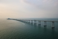 中国の香港、マカオ、広東省珠海を結ぶ港珠澳大橋（2018年10月22日撮影）。(c)ANTHONY WALLACE / AFP