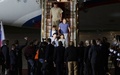ロシア・モスクワのヌコボ国際空港で、西側諸国との囚人交換で解放されたロシア人を出迎えたウラジーミル・プーチン大統領。スプートニク提供（2024年8月1日撮影）。(c)Gavriil GRIGOROV / POOL / AFP