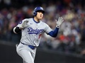 24MLB、ナ・リーグ優勝決定シリーズ（7回戦制）、ニューヨーク・メッツ対ロサンゼルス・ドジャース。1回に先頭打者本塁打を放ち喜ぶロサンゼルス・ドジャースの大谷翔平（2024年10月17日撮影）。(c)Sarah Stier/Getty Images/AFP