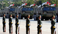 中国・北京（Beijing）で、建国60周年の国慶節（建国記念日）の軍事パレードで披露されたミサイル（2009年10月1日撮影）。(c)AFP/Frederic J. BROWN