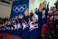 平昌冬季五輪、アイスホッケー女子予選ラウンド、スウェーデン対南北合同チーム。チームを応援する北朝鮮の「美女応援団」（2018年2月12日撮影）。(c)AFP PHOTO/Ed JONES