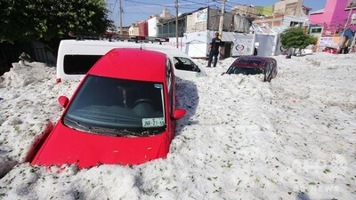 動画 メキシコの大都市で大量のひょう 最高で2m 押し流された車も 現地の映像 写真1枚 国際ニュース Afpbb News