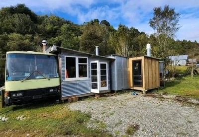 NZ旅行中の中国人夫婦キャンピングカーで火災 妻が死亡