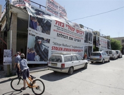 イスラエル、不法占拠のユダヤ人入植者家族を強制排除