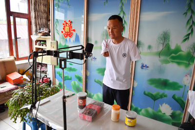 ネットのライブ販売に挑む中国の障害者 新しい就業の道に