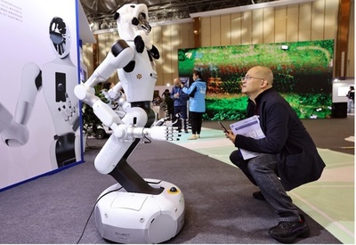 【中国・新フロンティア】中国の車輪型ヒューマノイド、実用化が加速