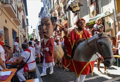 巨人と大頭のパレード 「サン・フェルミン祭」 スペイン