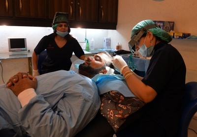 「髪は男の武器」、パキスタンで植毛手術が大人気