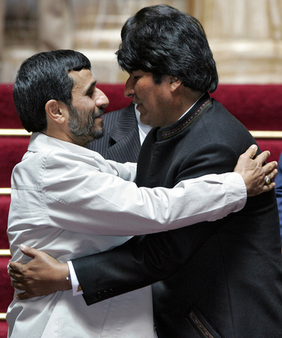 イラン大統領がボリビアを訪問、大統領と会談