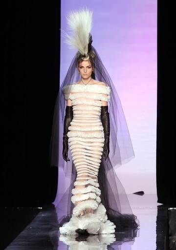 中性的な魅力を持つモデル、アンドレイ・ ペジック