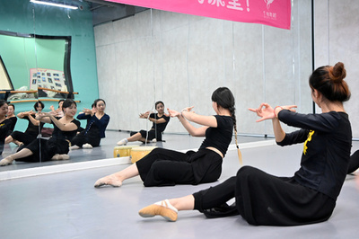 中国の若者が「夜間学校」に殺到 講座申し込みが65倍