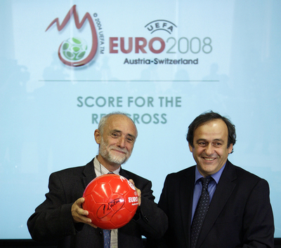 UEFA 赤十字国際委員会とのチャリティパートナー契約を発表