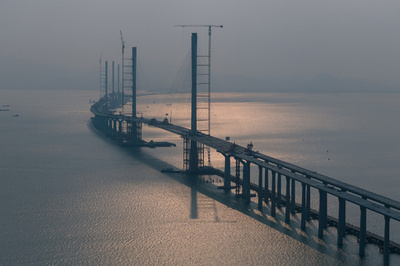 世界最大のスパンを誇る黄茅海大橋が中央部の連結に成功 中国広東