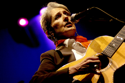 ジョーン・バエズがコンサートを開催 - フランス