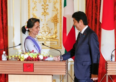 安倍首相、スー・チー氏と会談 ミャンマーに8000億円支援表明