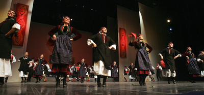 伝統ある舞踊歌劇団「タネツ」が公演 - マケドニア