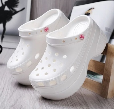 7センチの厚底サンダルを履いた中国人女性が足をねじって粉砕骨折