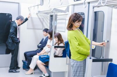 韓国・地下鉄の妊婦席に向けられた「『配慮』してもらうのが『権利』」という捨て台詞