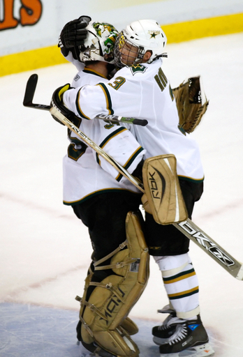 スターズ レッドウィングスに連勝