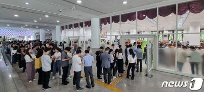 物価高で社食に集まる会社員たち…韓国給食業界、明暗分かれる